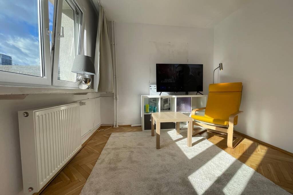 Super Sawa 2 Metro Wifi 500 Mbs Tv'50 Netflix Hbo Appletv+ Appartamento Varsavia
